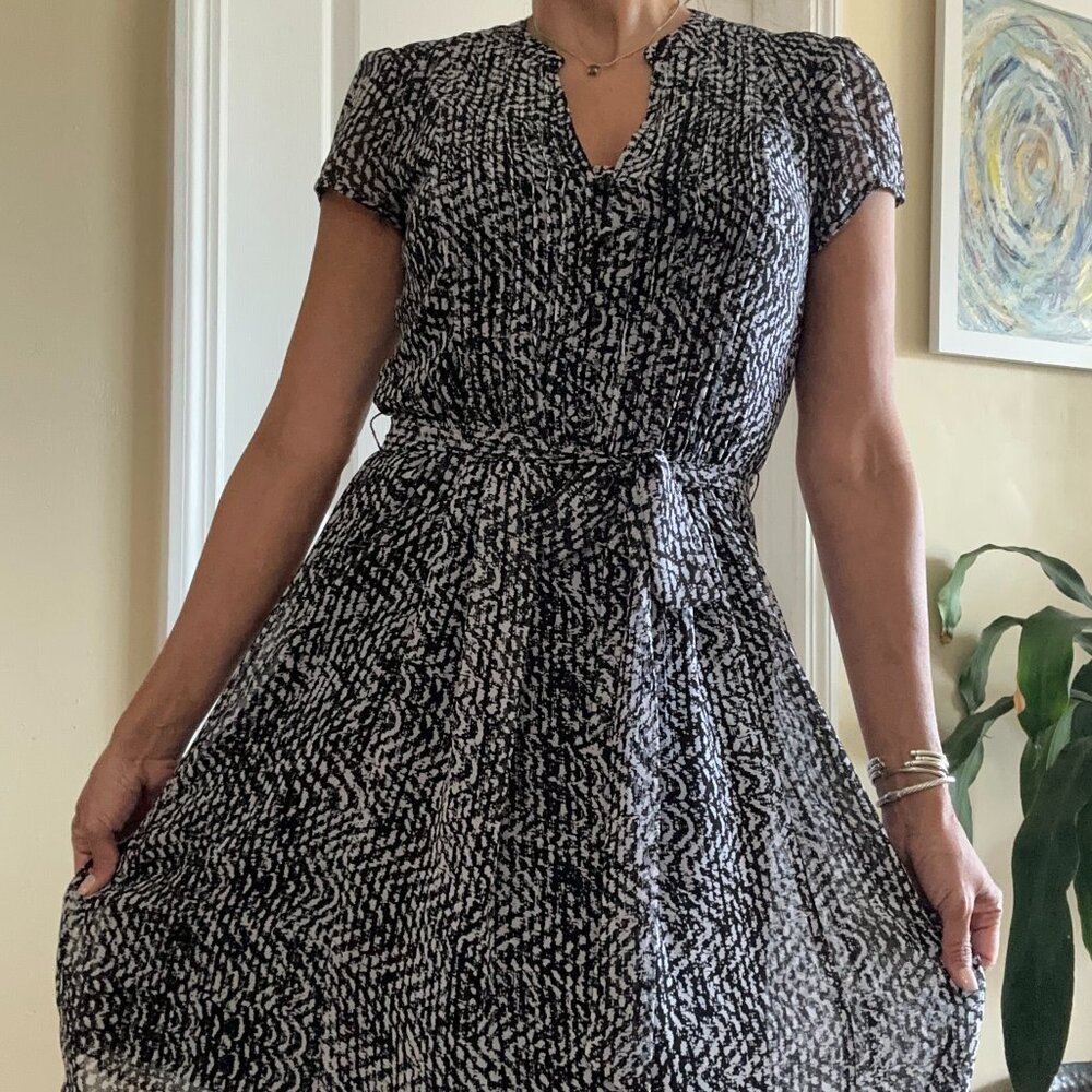 Effortless Style: Black & White Chiffon Dress (S)**